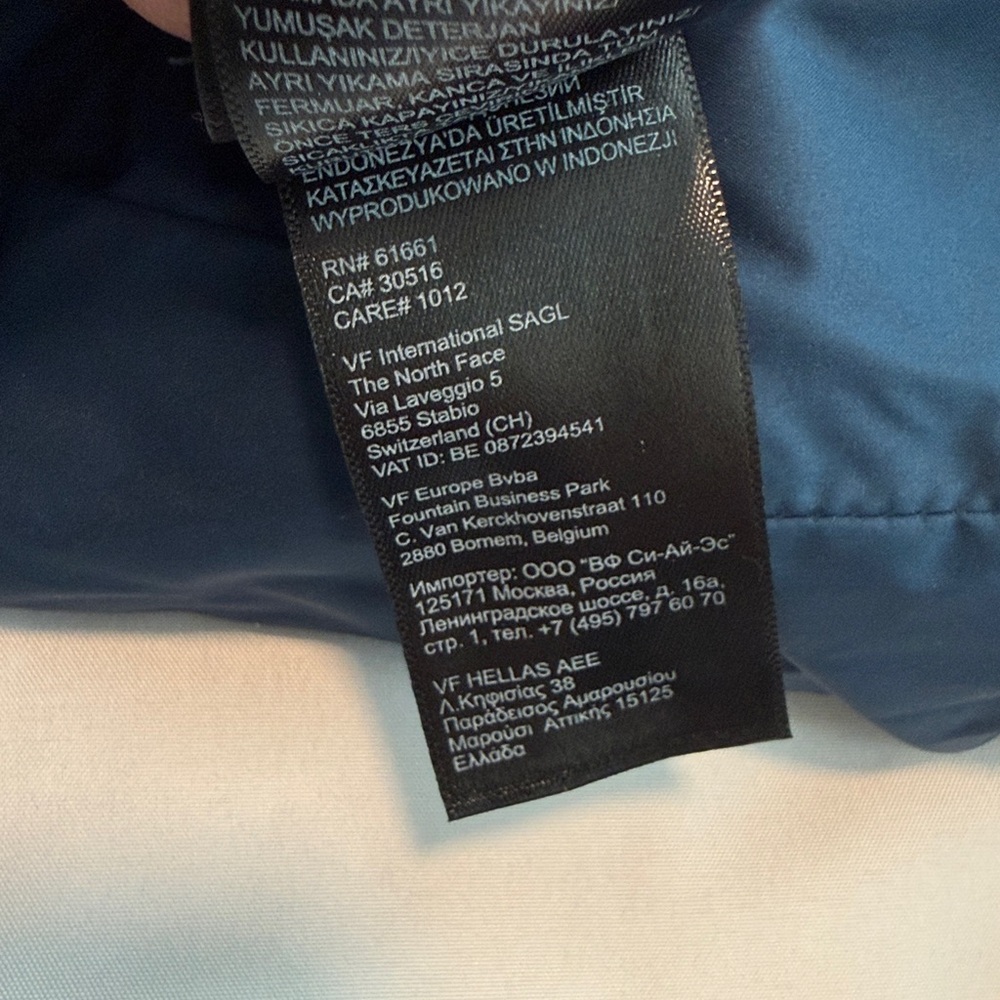The North Face Reversible Hooded Jacket - Picture 12 of 12